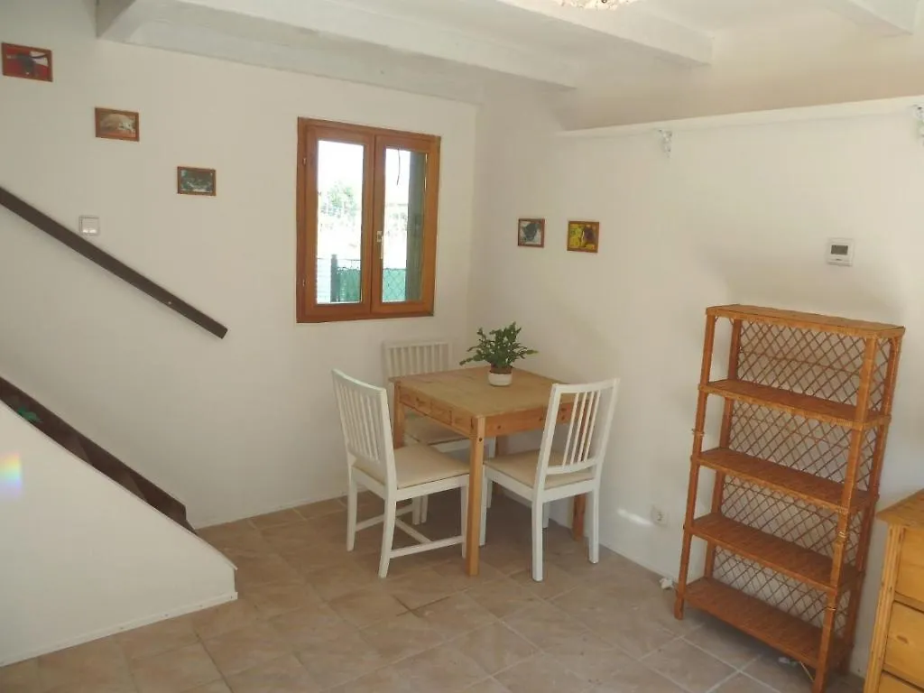 Vienna Cottage 0*,
